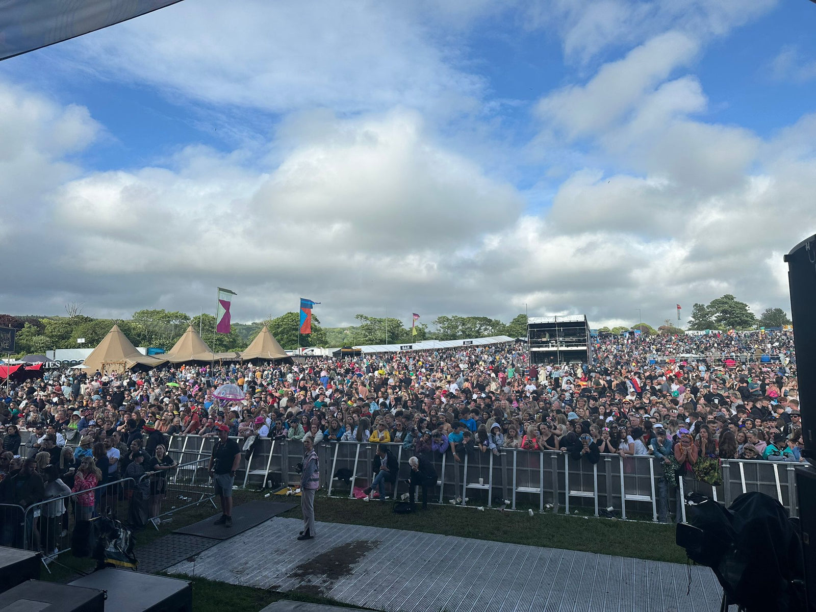 Behind the Scenes with Kathy Sledge and Sister Sledge - Ev-Entz Music