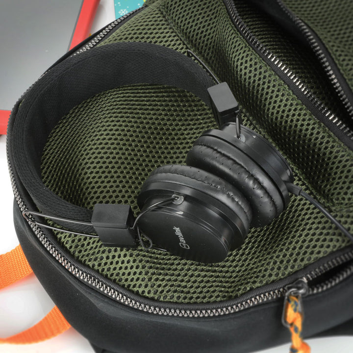 AV:Link Children's Headphones with in-line Microphone Lifestyle bag