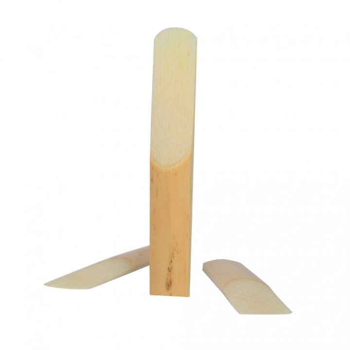 Natural cane clarinet reeds by Stagg – 2.5 strength, displayed on white background