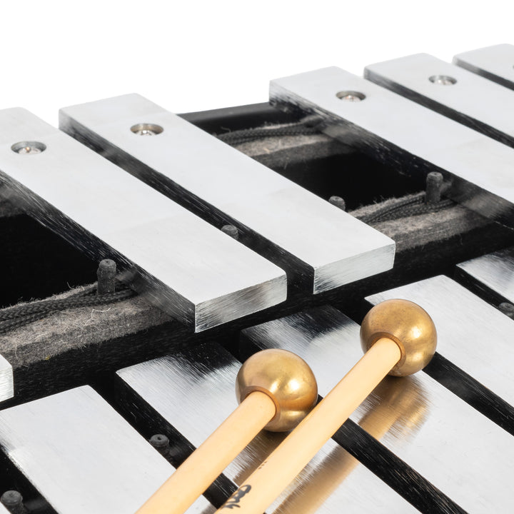 Deep wooden case of the Majestic B3125S Glockenspiel, designed for enhanced resonance and protection