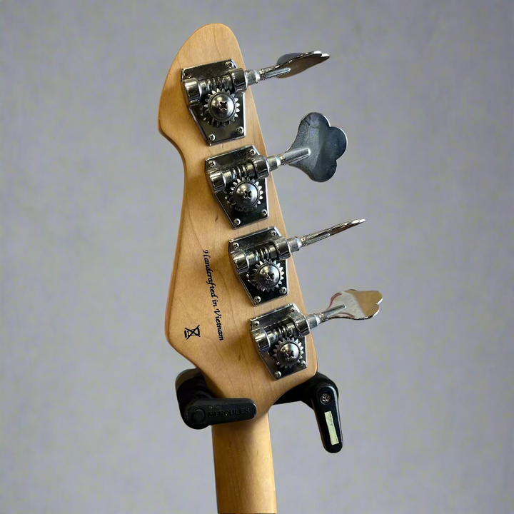 Side profile of Peavey Milestone BXP bass body and neck joint

