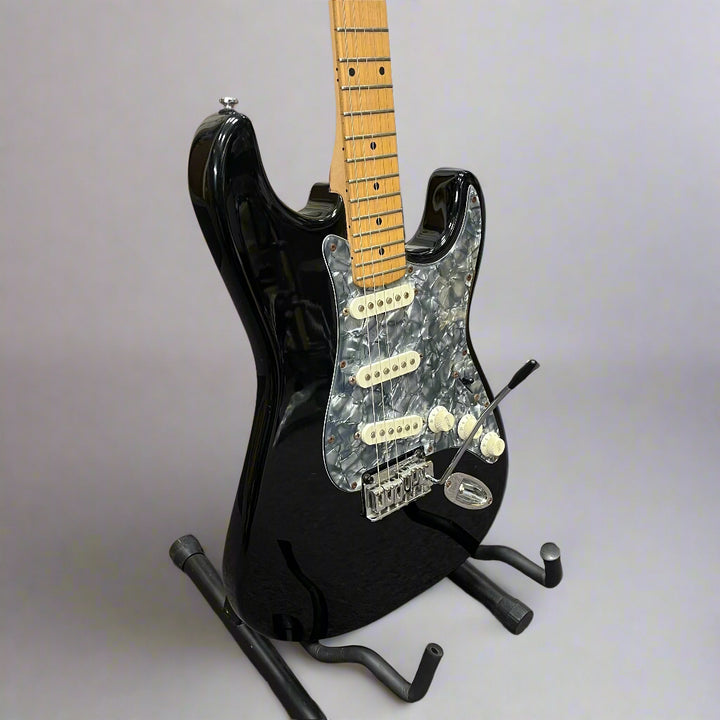 Hohner ST 59 GS-1 single coils, 5-way switching, 22 frets, graphite nut