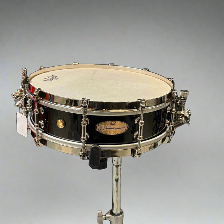 Ex - Display Pearl Philharmonic 14"x 4" 8 - Ply Maple Concert Snare Drum - Piano Black Lacquer (PHP1465N) - Ev - Entz Music