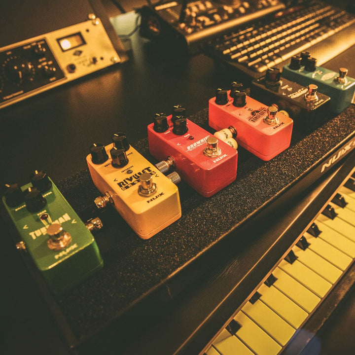 NUX Brownie Distortion Pedal - Vintage 1970s British Rock Tone with Modern Hybrid Circuitry and True Bypass - Ev - Entz Music