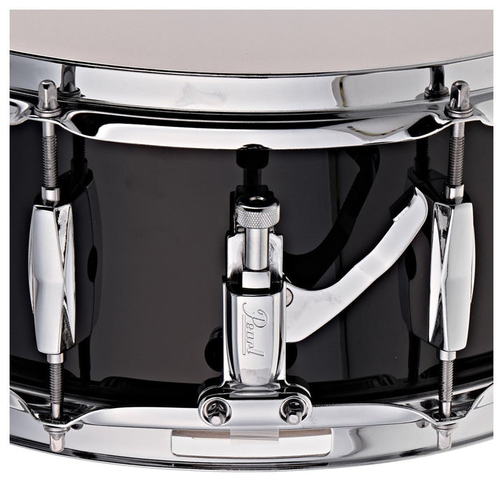 Pearl Export snare drum in Jet Black finish

