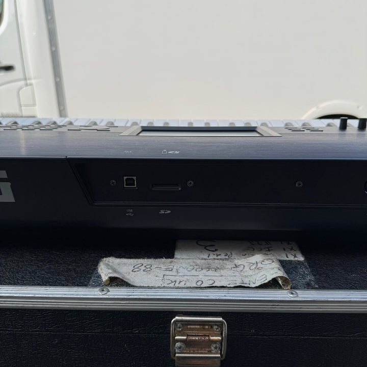 Pre - Owned Korg Krome 88 - Key Weighted Music Workstation with Flight Case and Sustain Pedal - Ev - Entz Music
