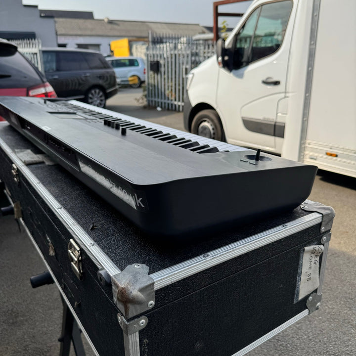 Pre - Owned Korg Krome 88 - Key Weighted Music Workstation with Flight Case and Sustain Pedal - Ev - Entz Music