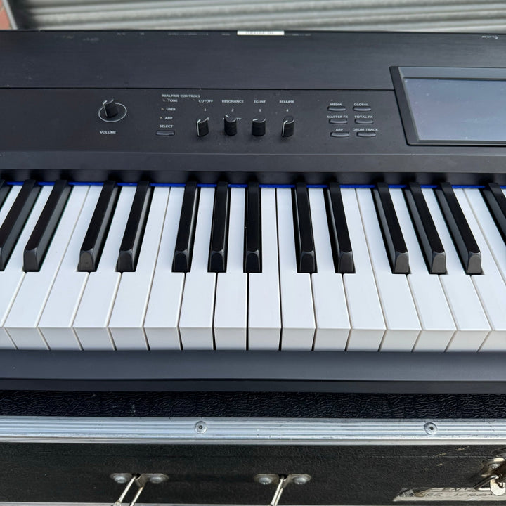 Pre - Owned Korg Krome 88 - Key Weighted Music Workstation with Flight Case and Sustain Pedal - Ev - Entz Music