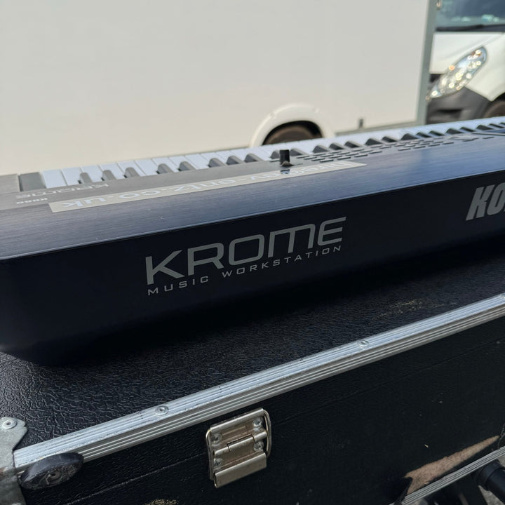 Pre - Owned Korg Krome 88 - Key Weighted Music Workstation with Flight Case and Sustain Pedal - Ev - Entz Music