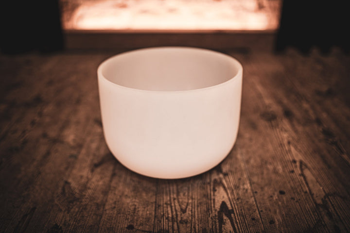 MEINL Sonic Energy Crystal Singing Bowl, white - frosted, 12" / 30 cm, Note E4, Solarplexus Chakra - Ev - Entz Music