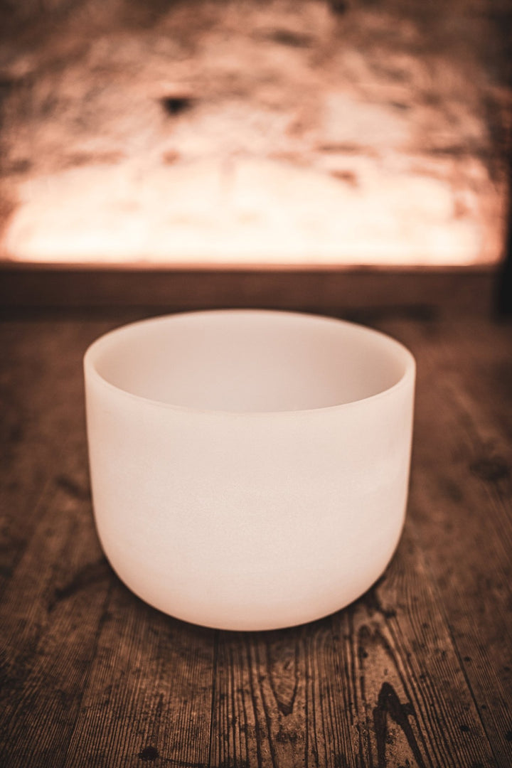MEINL Sonic Energy Crystal Singing Bowl, white - frosted, 12" / 30 cm, Note E4, Solarplexus Chakra - Ev - Entz Music