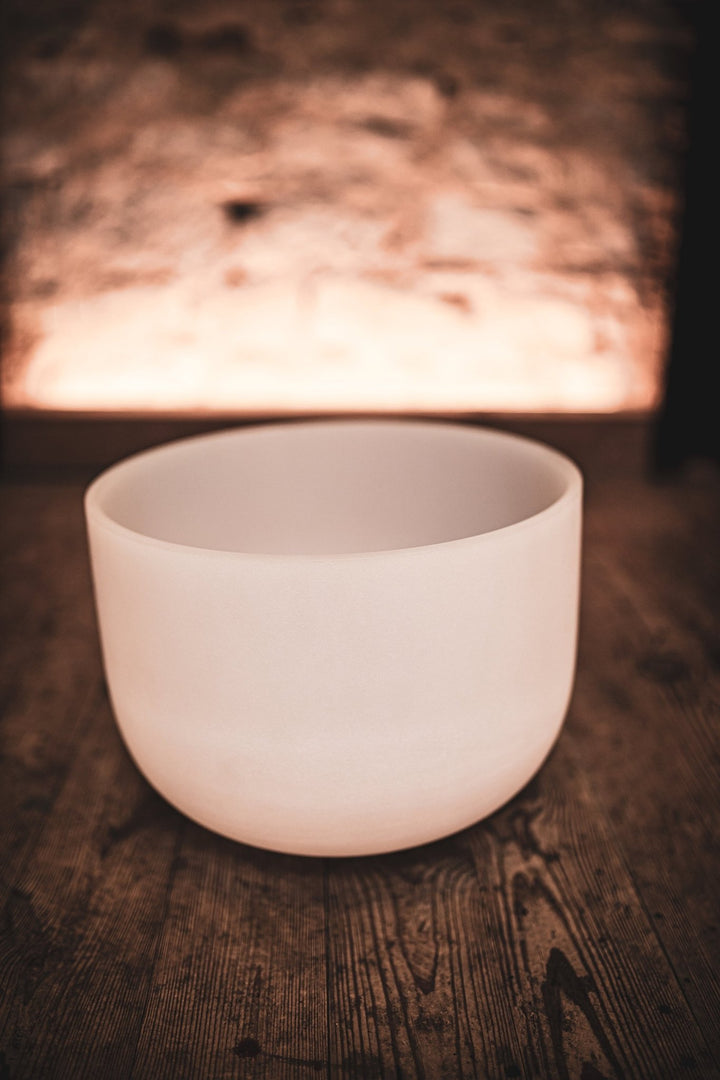 MEINL Sonic Energy Crystal Singing Bowl, white - frosted, 13" / 33 cm, Note D4, Sacral Chakra - Ev - Entz Music