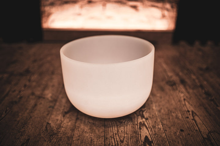MEINL Sonic Energy Crystal Singing Bowl, white - frosted, 13" / 33 cm, Note D4, Sacral Chakra - Ev - Entz Music