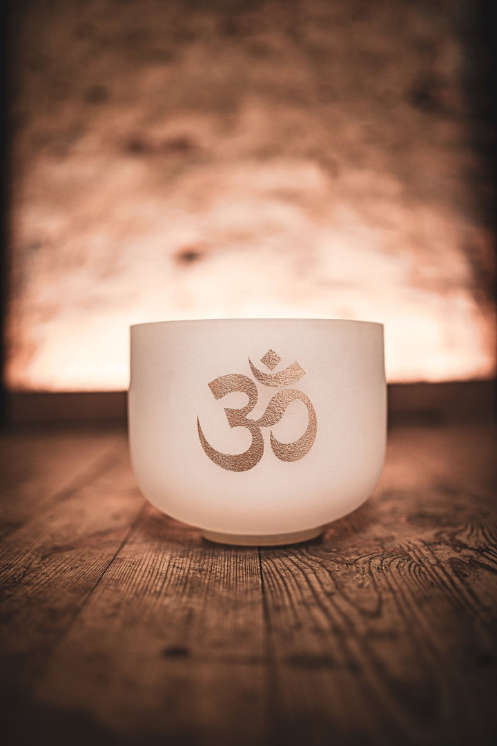 MEINL Sonic Energy Crystal Singing Bowl, white - frosted, 8" / 20 cm, Note C5, OM - Ev - Entz Music