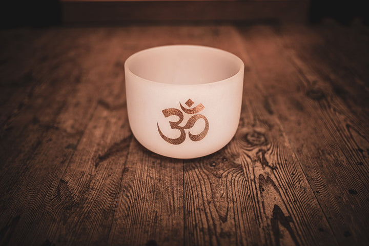 MEINL Sonic Energy Crystal Singing Bowl, white - frosted, 8" / 20 cm, Note C5, OM - Ev - Entz Music