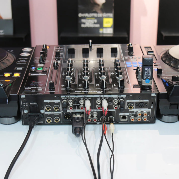 Xvive Dual U3 Wireless System for Audio - Ev - Entz Music