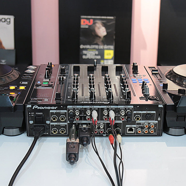 Xvive Dual U3 Wireless System for Audio - Ev - Entz Music